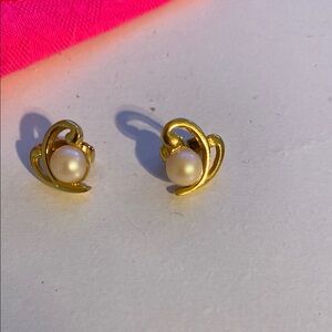 Elegant Gold and Pearl Earrings